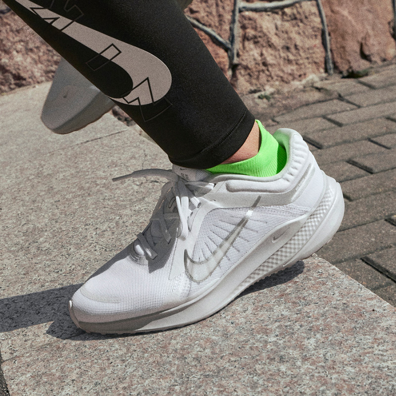 حذاء نايك QUEST 5 الرياضي للسيدات للجري DD9291