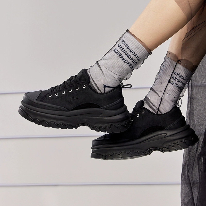 حذاء فيلا النسائي كاجوال رياضي قماشي