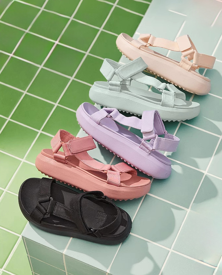 سكيتشرز صندل نسائي كاجوال خفيف الوزن