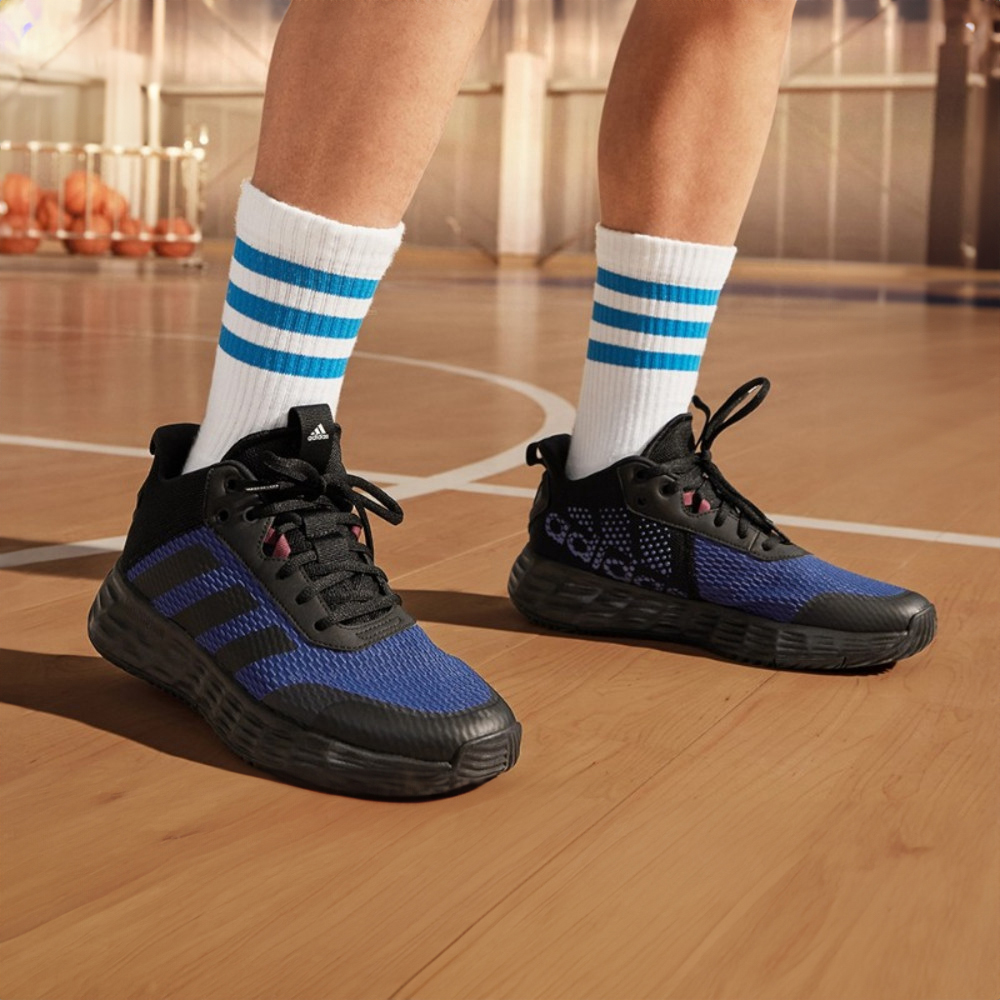 حذاء رياضي عملي لكرة السلة للرجال من أديداس لفريق OWNTHEGAME متوسط ​​الارتفاع